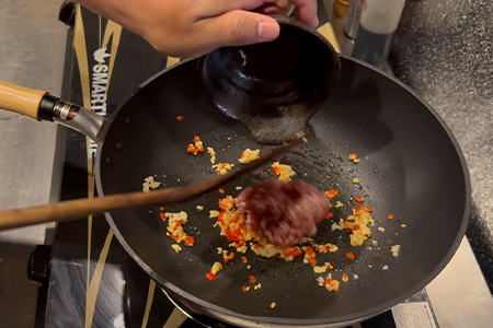 ひき肉を追加投入