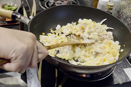 味がなじむように均一に炒める