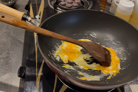 半熟まで軽く炒める