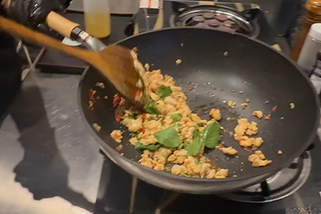 火を消して炒める