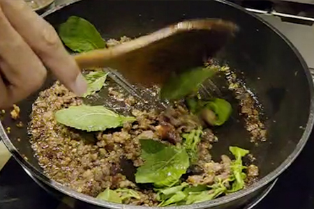 余熱でさっと炒める