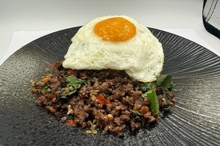 目玉焼きを乗せて完成
