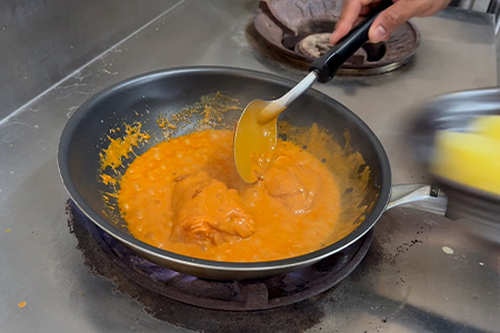 鶏肉に香りを絡める