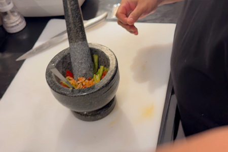 干しえびを入れる