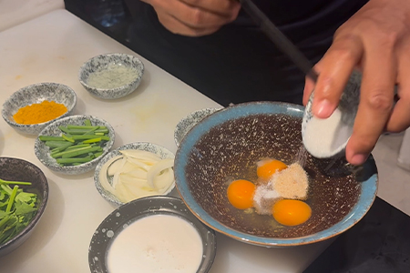 鶏ガラスープの素を追加