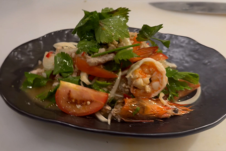 皿に盛り付けて完成