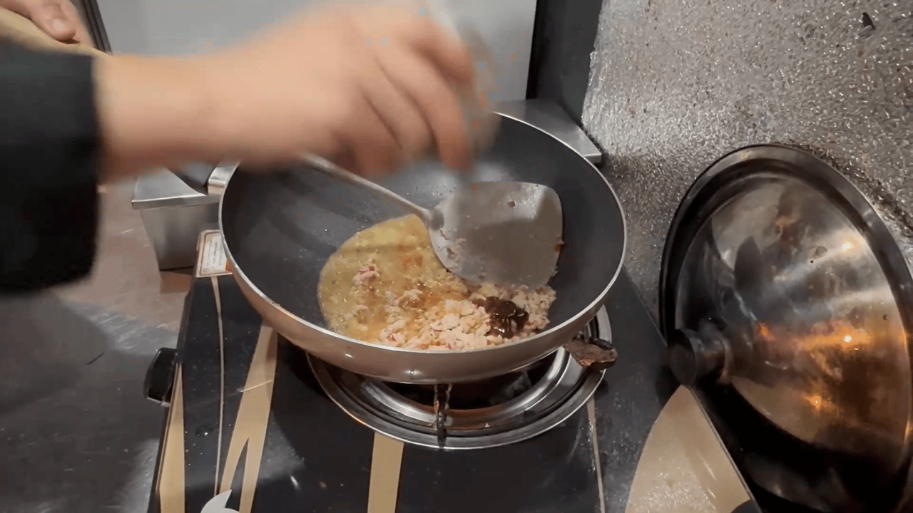 調味料を加える工程2