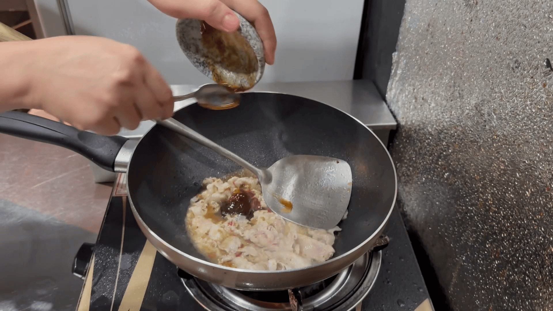 調味料を加える