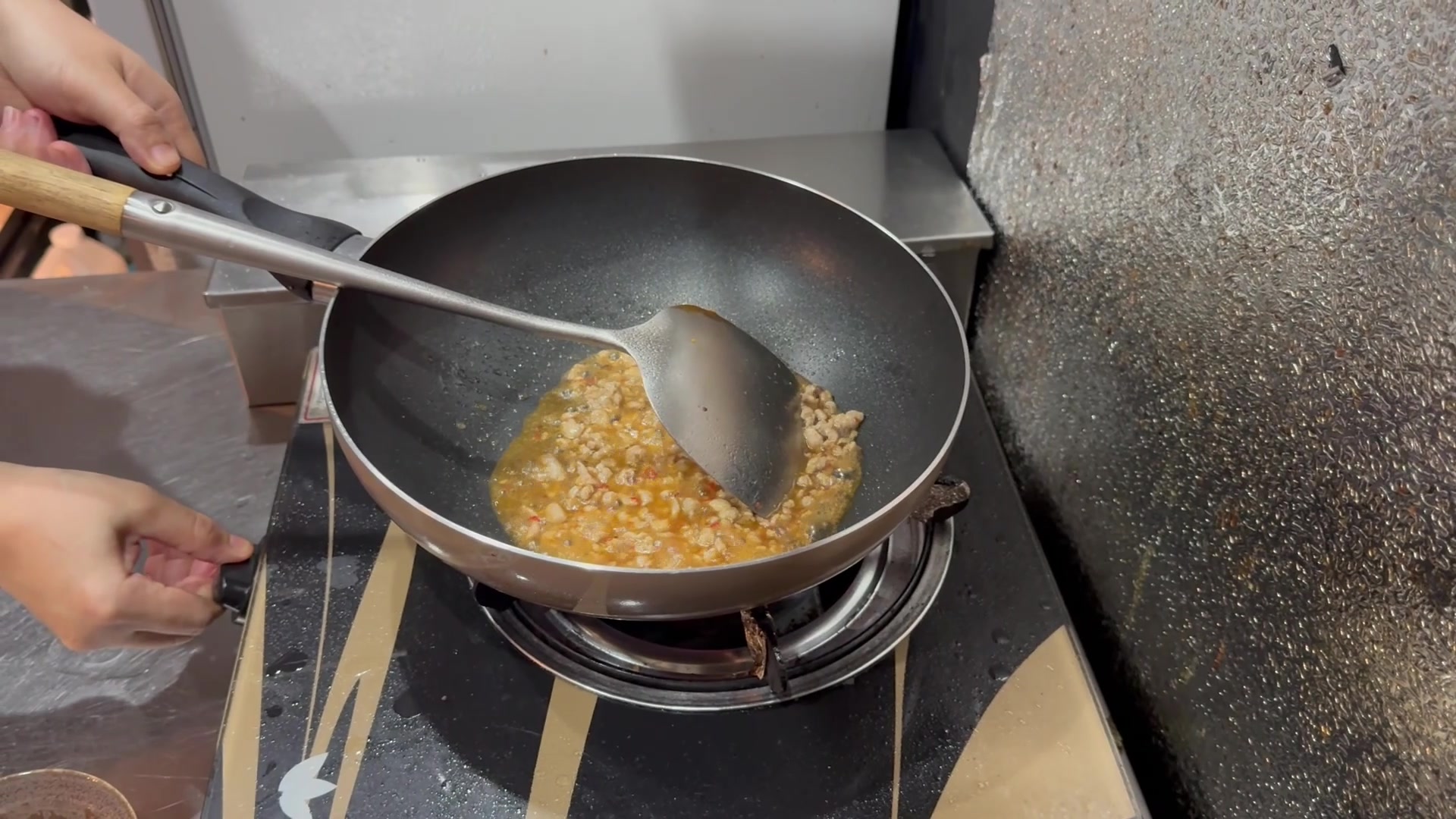 醤油を加える