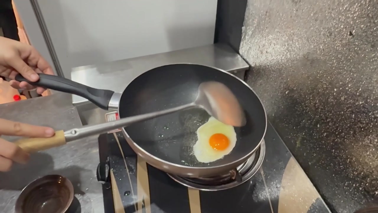 白身のふちを焼く