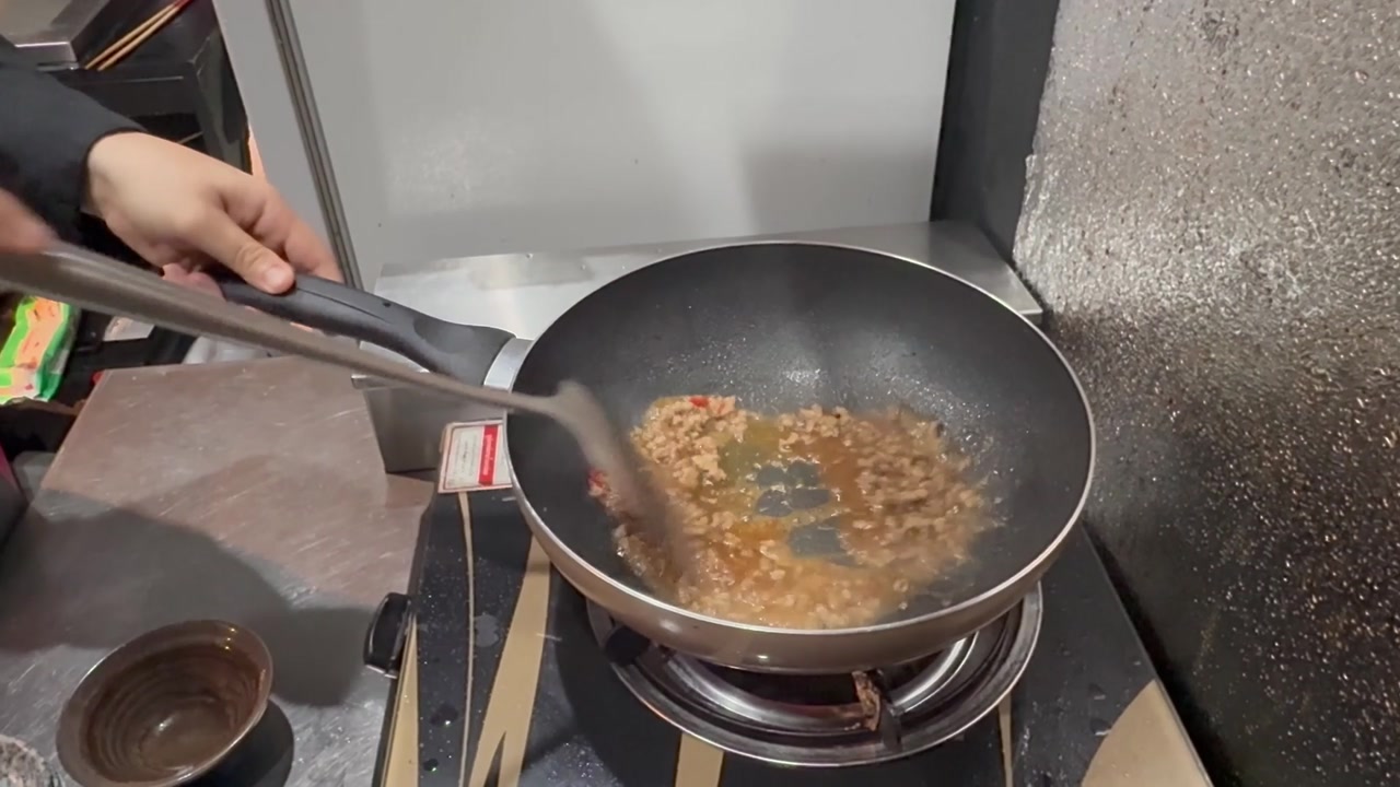調味料をなじませて水分を飛ばす