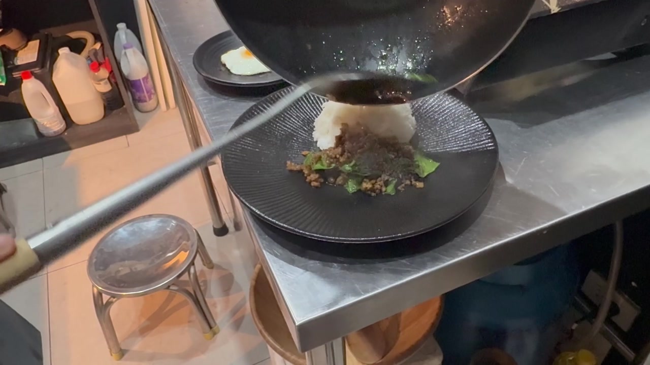 ご飯の横へ盛り付ける