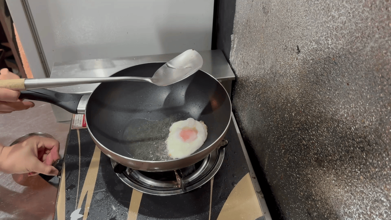 目玉焼きを仕上げる