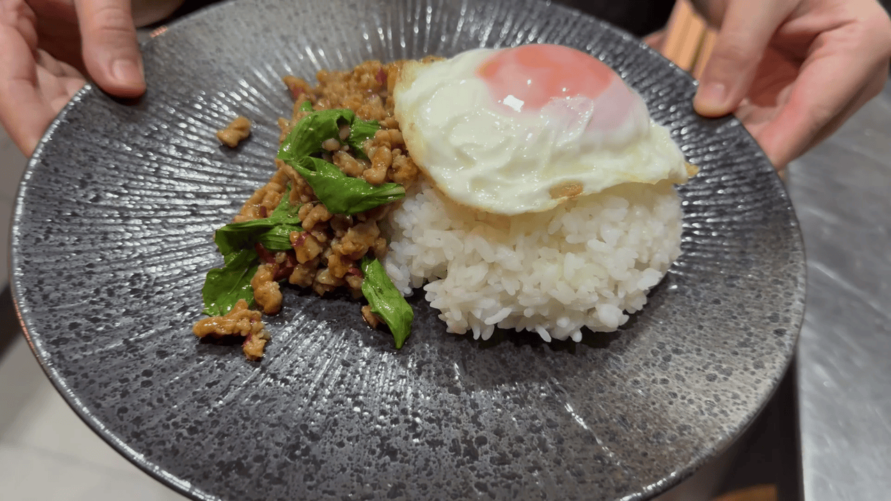 スイートバジルで作るガパオライスの完成
